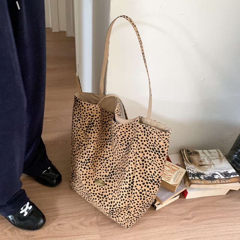 Lightweight Versatile Commuter Designer Bags Large Capacity for Women 2025 New Style Relaxed Feel Single Shoulder College Student Reversible Tote Bag