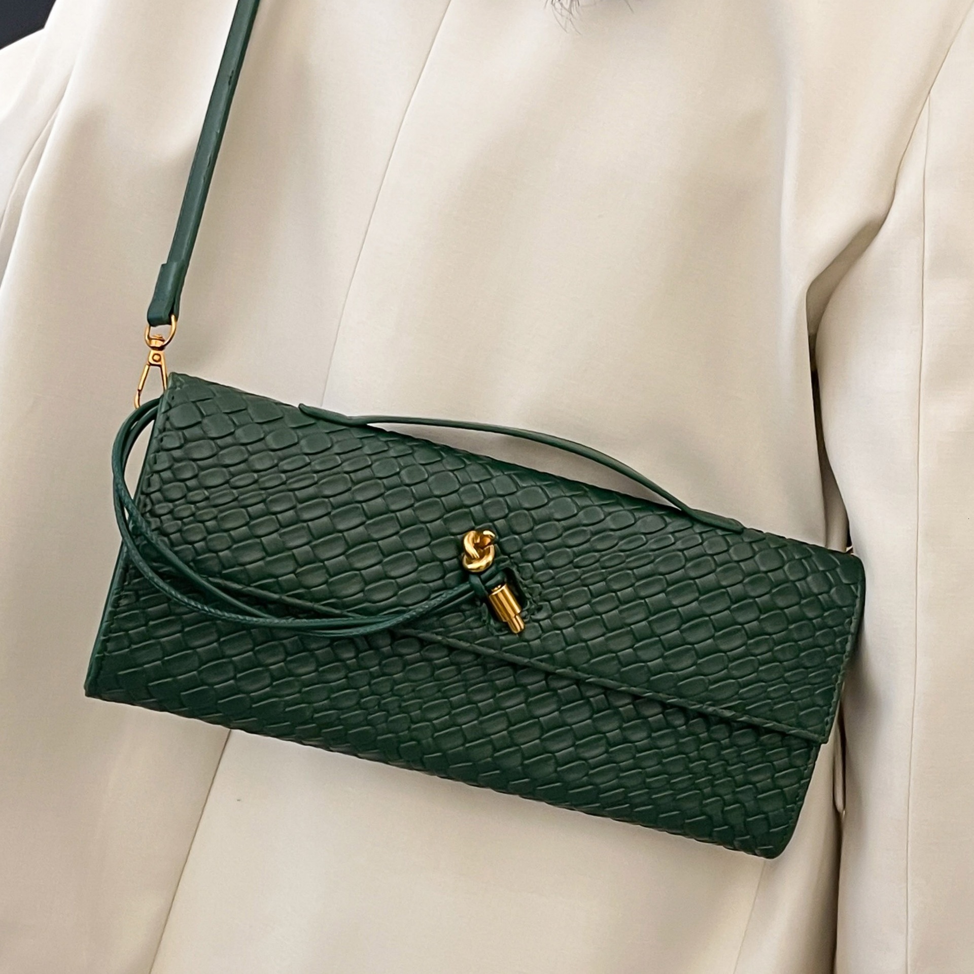 Luxury Brand Designer Bag 2025 New Woven Baguette Bag Fashionable Texture Crossbody Bag French Niche Clutch Bag Underarm Shoulder Bag