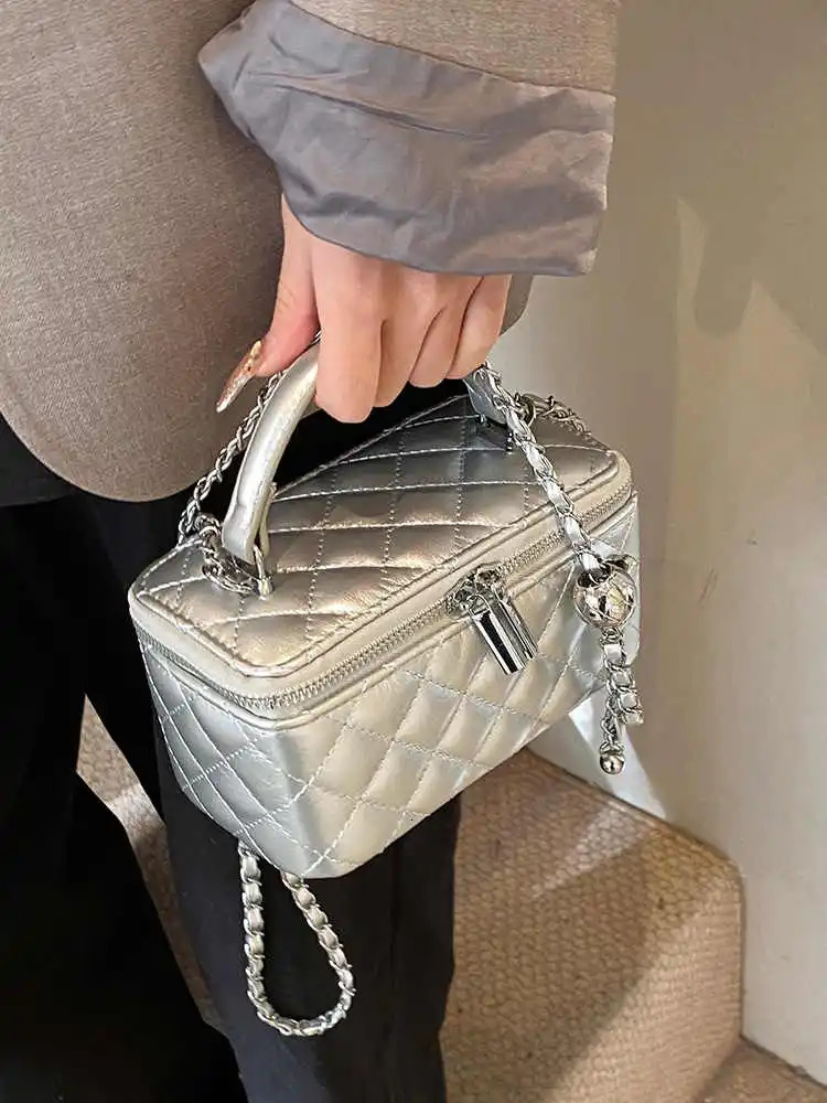 Box Shaped Sense Chain Crossbody Bag Womens PU Single Shoulder Bag Solid Color Leather Handheld Makeup Box Bag 251017