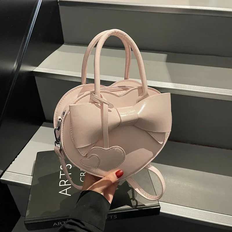 2025 Hot Fashion Popularity Glossy PU Heart Shape Shoulder and Crossbody Bags Solid Zipper Sense of Luxury Handbags for Women Z251018