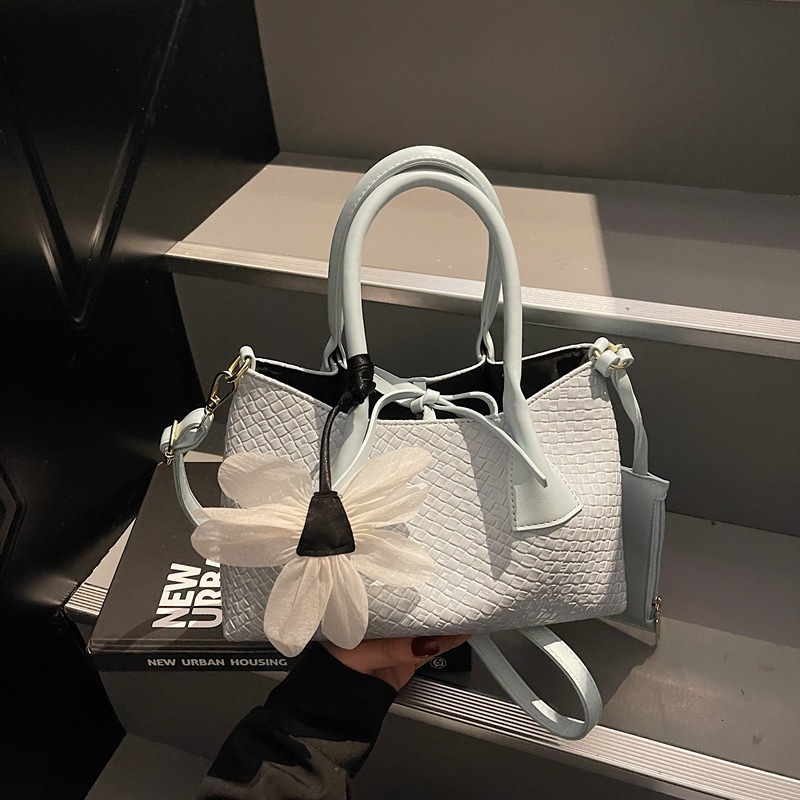 Luxury Brand Designer Bag Flower Pendant Shoulder Bag For Women 2025 Summer New Sheepskin Woven Basket Bag Fashion Versatile Trendy Tote Bag