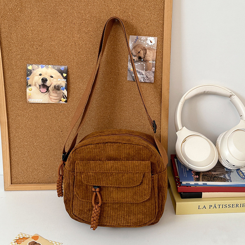 New corduroy designer fashionable shoulder bag for women, Ins style casual crossbody bag for students, small square bag, cute cloth bag