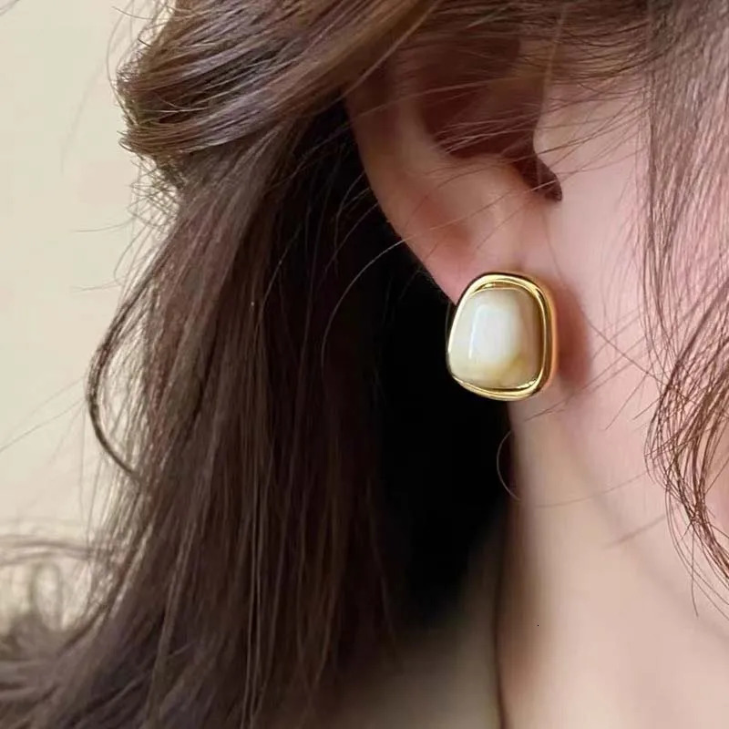 Vintage Coffee Color Square Resin Stud Earrings For Women Girls Fashion Metal Irregular Geometric Earrings Jewelry 2025 Trendy 251013