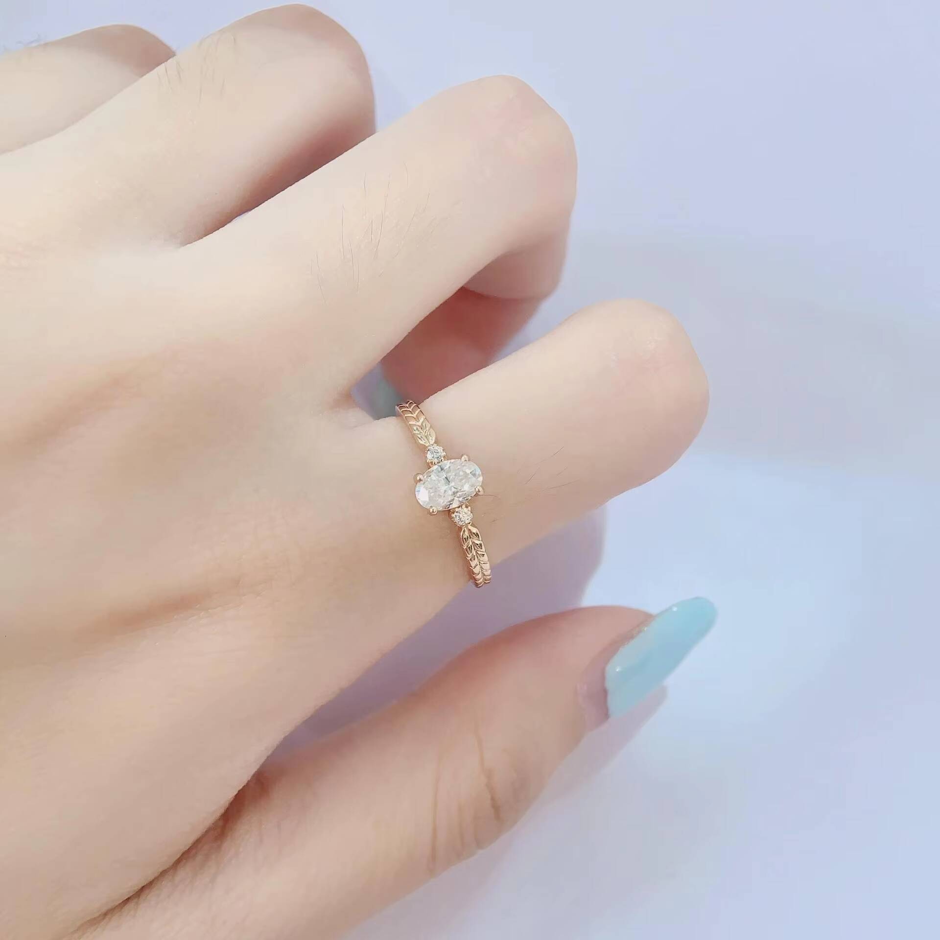 Minimalist Design Moissanite Jewelry S925 Sterling Silver Plated Gold 05CT Oval Solitaire Moissanite Engagement Ring for Women