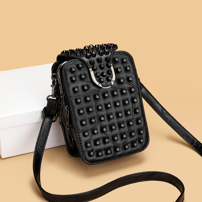 Luxury Brand Designer Bag Fashion Bag Textured Sheepskin Women's Bag 2025 Fashion Versatile Clip Bag Korean Style Trendy Rivet Single Shoulder Ba