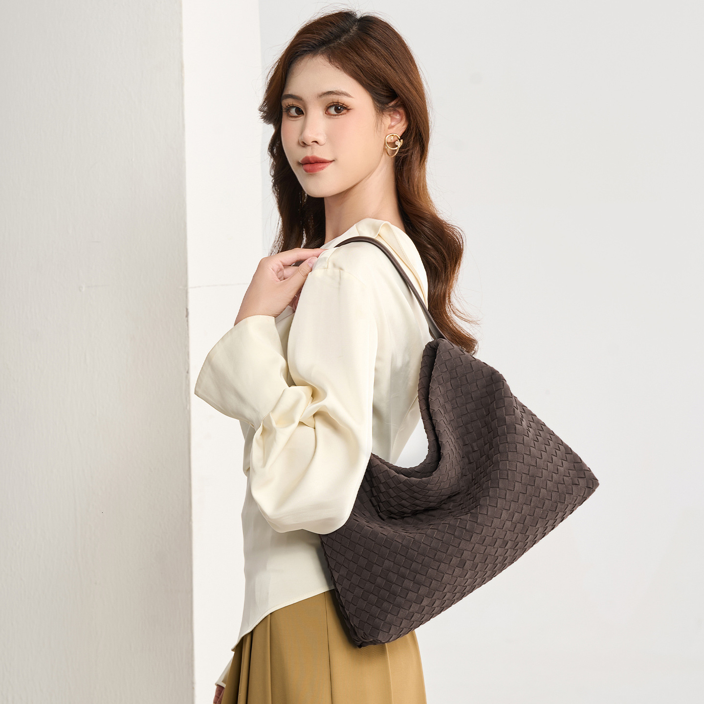 Luxury Brand Designer Bag New Handmade Women's Woven Bucket Bag Fashionable Versatile Large Capacity Shoulder Crossbody Tote Handbag