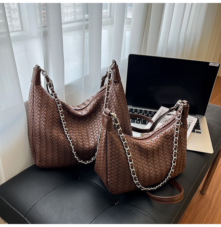 Luxury Brand Designer Bag Large Capacity Underarm Bag For Women 2025 New Fashion Woven Single Shoulder Crossbody Bag Solid Color Chain Commuter Bag