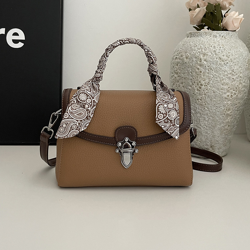 Free shipping designer Fashion Bags New Silk Scarf Handbag Single Shoulder Crossbody Bag Light Luxury Texture Small Square Bag Classic