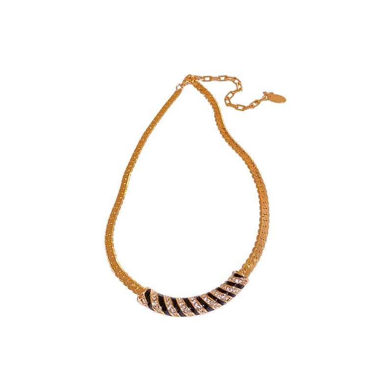 Metal Heavy Industry Design Necklace Classic Striped Collarbone Chain Choker Trendy Inlaid Dia Luxurious Jewelry for Women