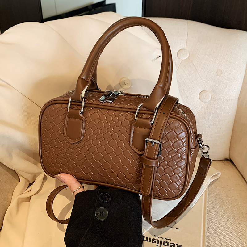 Luxury Brand Designer Bag Woven Pattern Bag For Women, Autumn And Winter 2025 New Niche Design Crossbody Bag, High-End Fashionable Handheld Pillow Bag