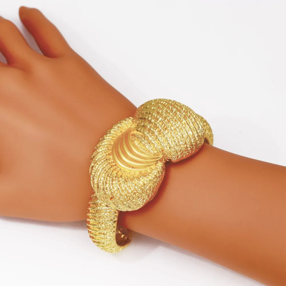 18K Gold Plated Big Jewelry Set Large Necklace Chunky Bangle Bracelet Moon Shape Piercing Earring Ring Women Wedding Gift 251016