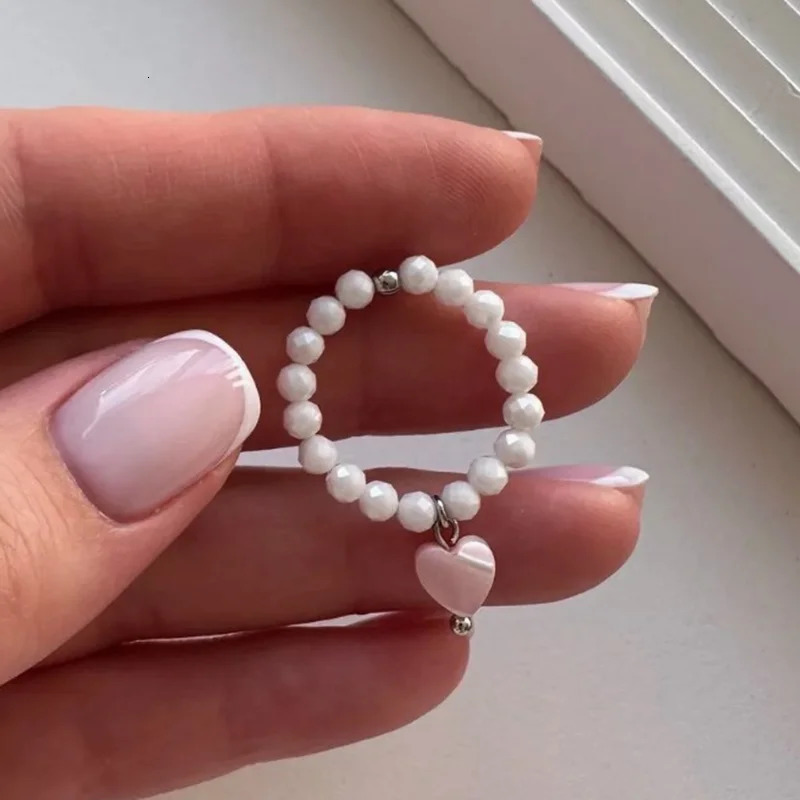 Vintage Originality String of Beads Elastic Cord Heart Shape Shell Pendant Rings for Women Elegant Round Bead Rings Jewelry Gift 251014