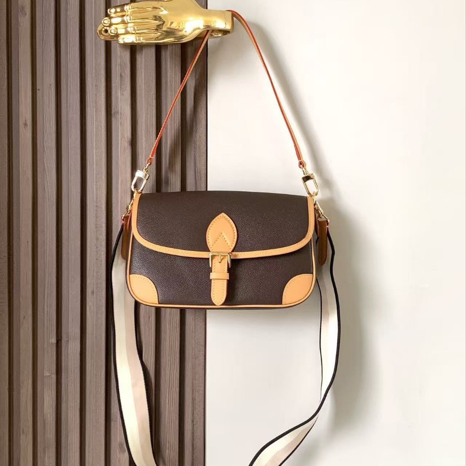 Elegant Real Leather Tote Compact & Stylish Accessory by Top Brand