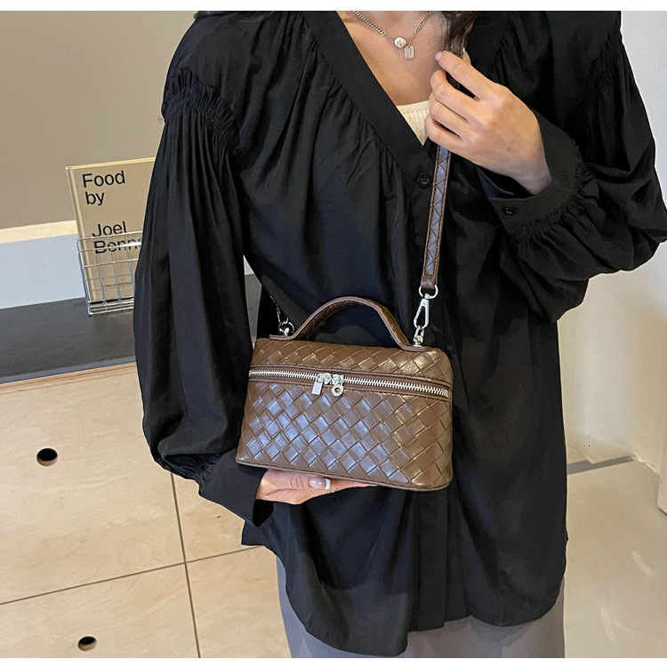Luxury Brand Designer Bag 2025 Autumn Dopamine Fresh Korean Style Handheld Small Bag Fashionable Simple Woven Pattern Crossbody Women's Bag