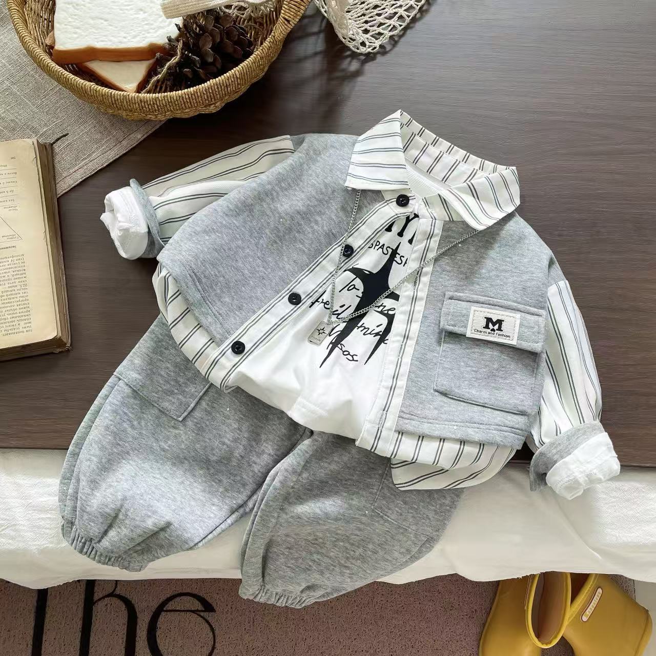 Boys' Autumn Set 2025 New Handsome Children's Korean Edition Spring and Autumn Clothes Baby Fake Vest 3-Piece Set
