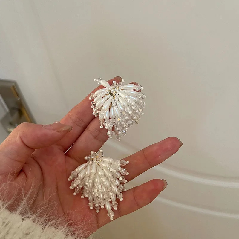 Pearl Crystal Fringed Flowers Earring South Koreas Temperament Fashionable Sweet Elegant Personality Stud Earrings Ms Jewelry 251013