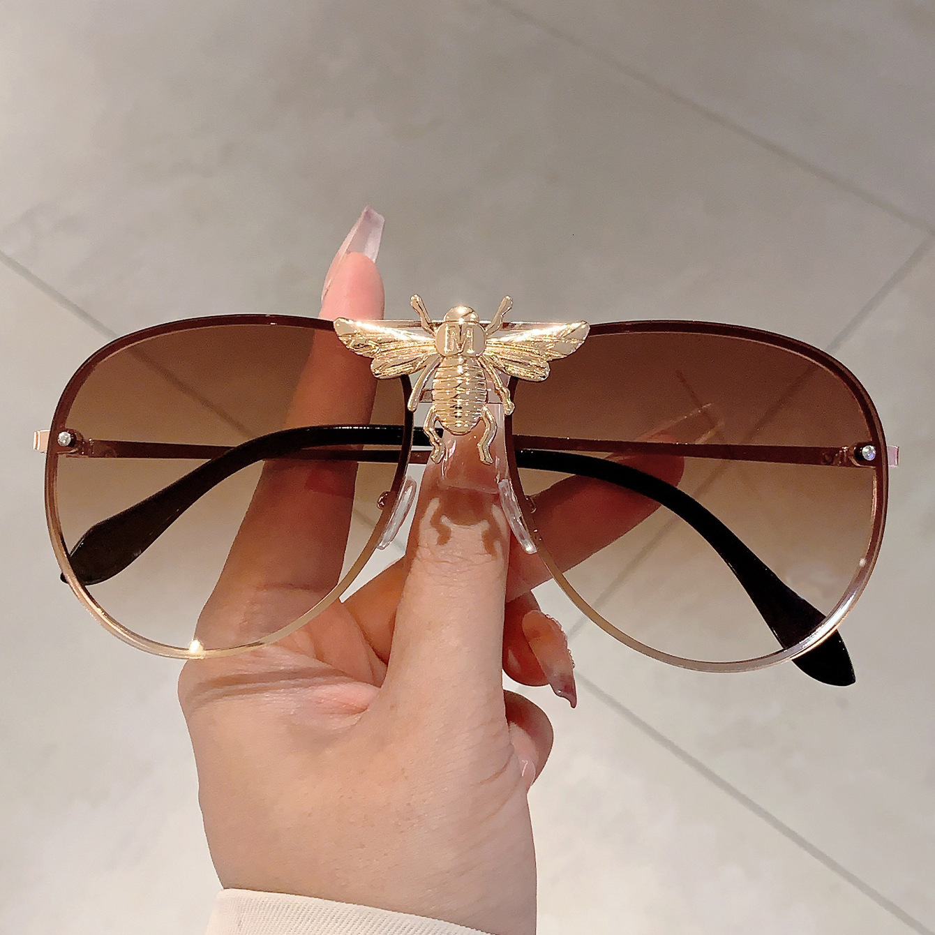 Luxury Brand Designer Jewelry New Style Wind Bee Frog Sunglasses Fashion Metal Frame Large Frame Internet Celebrity Same Style Sunglasses