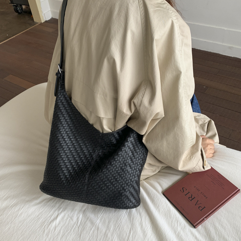 Luxury Brand Designer Bag High-End Hand-Woven Large Capacity Underarm Bag For Women 2025 New Fashion Versatile Tote Bag Single Shoulder Handbag