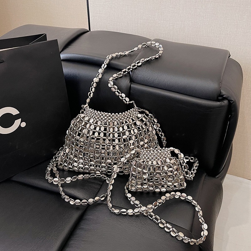 Luxury Brand Designer Bag Luxury Brand Designer Bag French Style Light Luxury Handmade Beaded Woven Shoulder Bag 2025 Summer Metal Design Hollow Versa