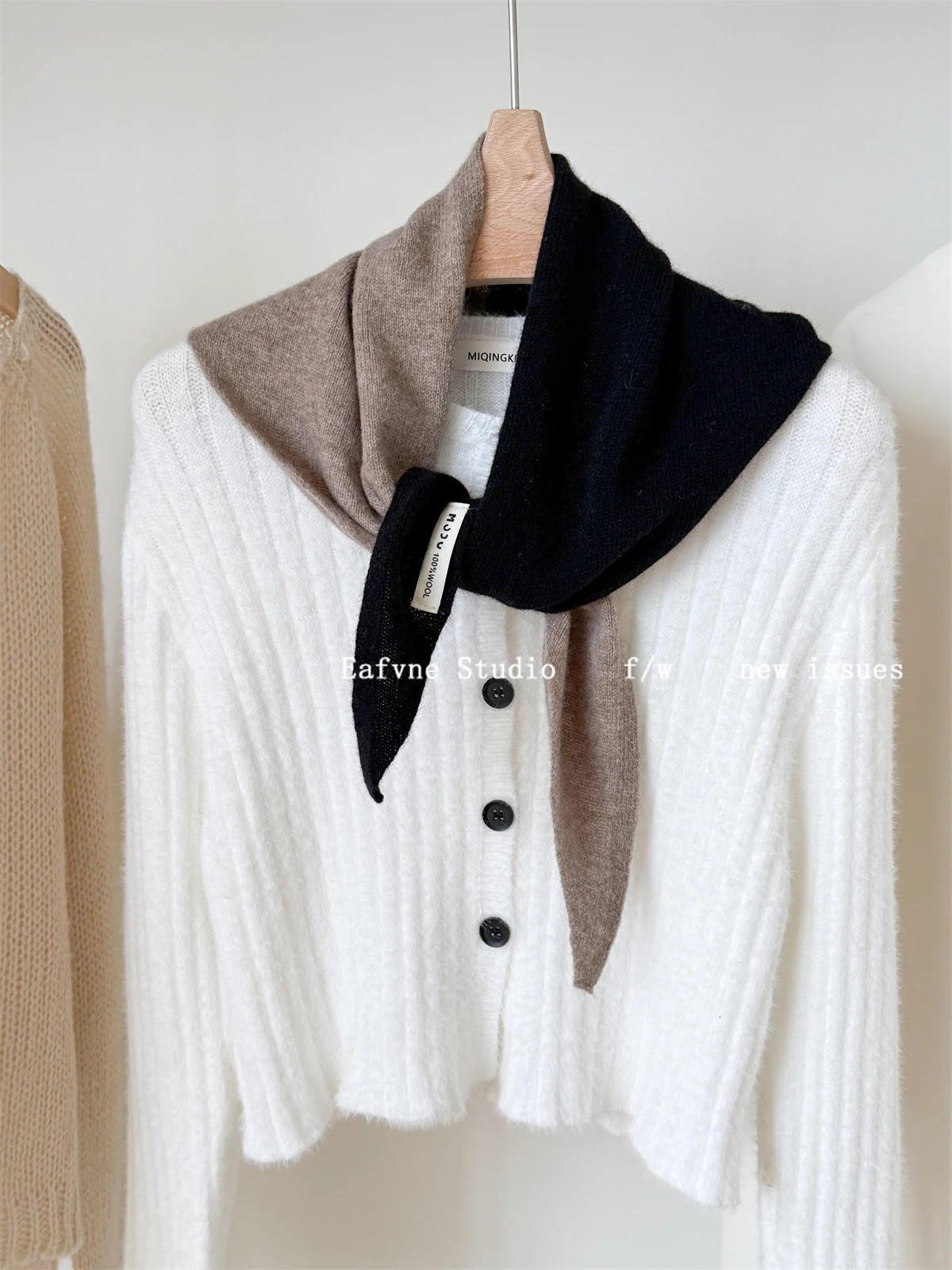 ColorBlock British Triangle Scarf Niche Wool Triangular Scarf Women Head Multifunctional Knitted Scarf Neck Cashmere Scarves 251016