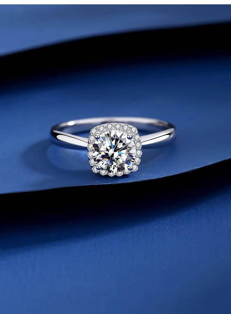 S925 Sterling Silver 1ct Moissanite Engagement Proposal Female Diamond Ring Fourclaw Sugar Cube Ring Wholesale