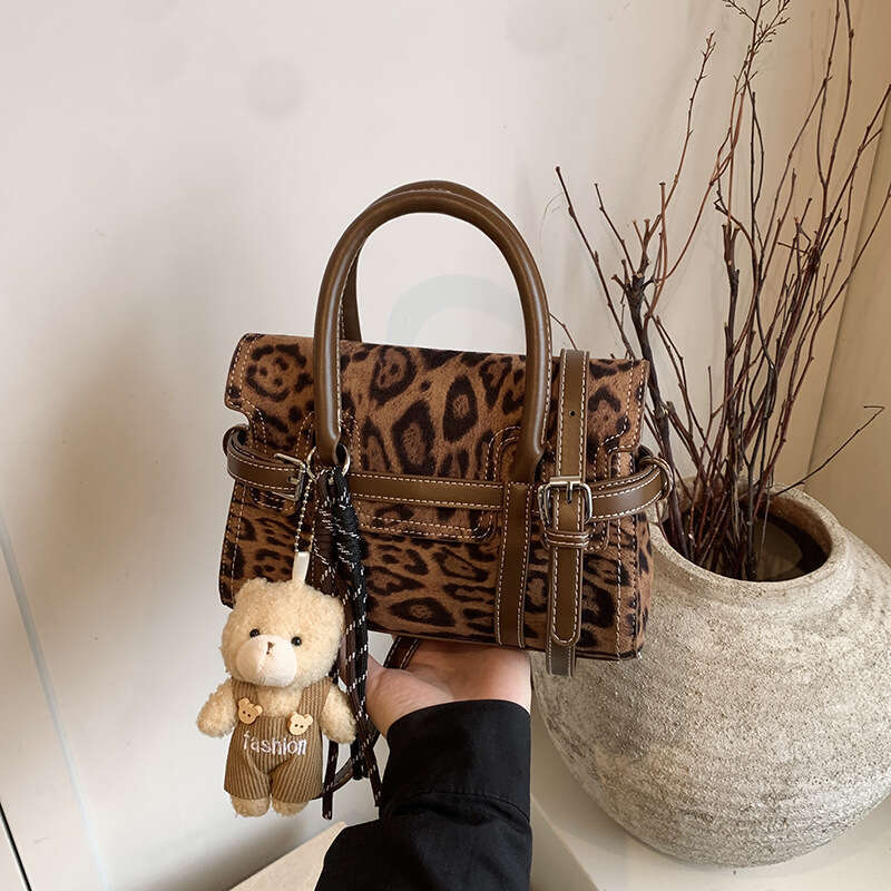 Commuting Matte for Women 2025 New Fashion Designer Bags Versatile Crossbody Exquisite Super Popular Handheld Small Square Bag