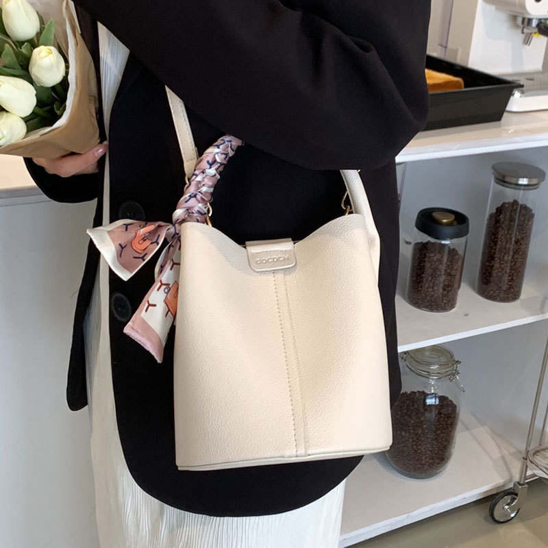 Luxury Brand Designer Bag Trendy Niche INS Style Elegant High-End Handheld Bucket Bag Fashion Commuter Versatile Crossbody Women's Bag