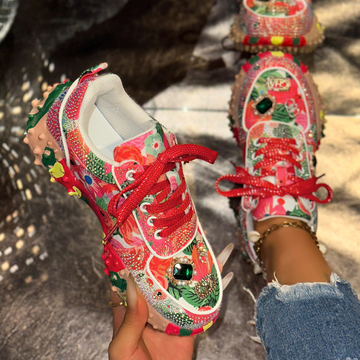 Women's Jeans Luxury Shoes Rhinestone Womens Sneaksers Diamond Breathable Metal Decorative Casual Shoes Non SlipThick Bottoms Designer Sports Sho