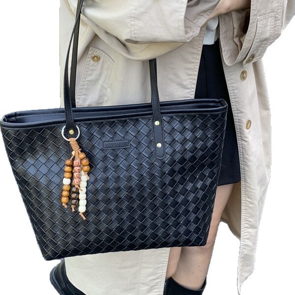 Luxury Brand Designer Bag Large Capacity New Tote Bag Simple Casual New Woven Pattern Single Shoulder Underarm Bag New Casual Solid Color Handbag