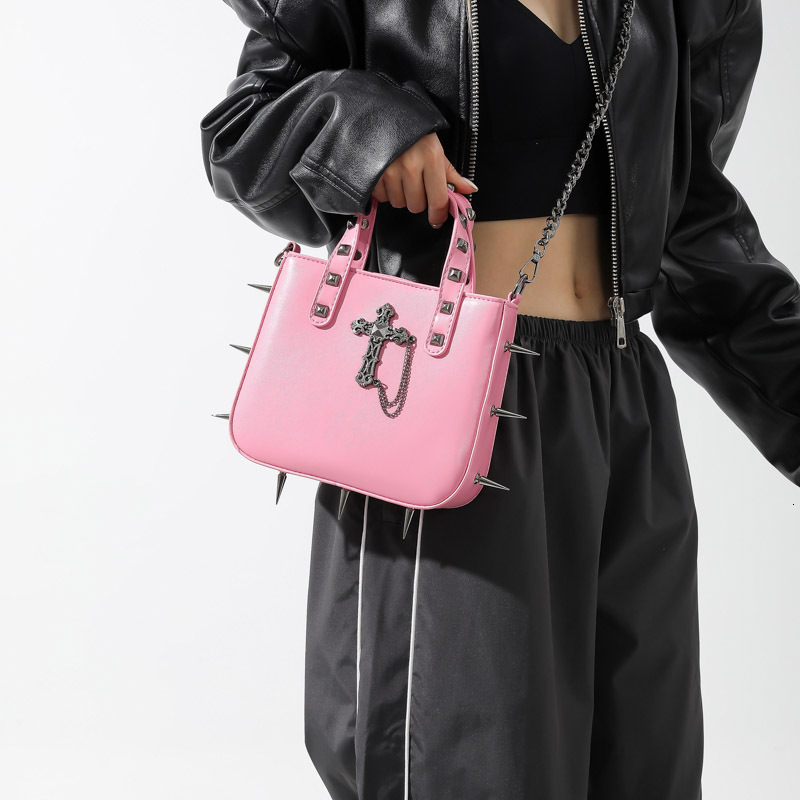 Luxury Brand Designer Bag Gothic Style Rivet Handbag For Women 2024 Winter New Motorcycle Style Skull And Crossbones Decor Crossbody Bag