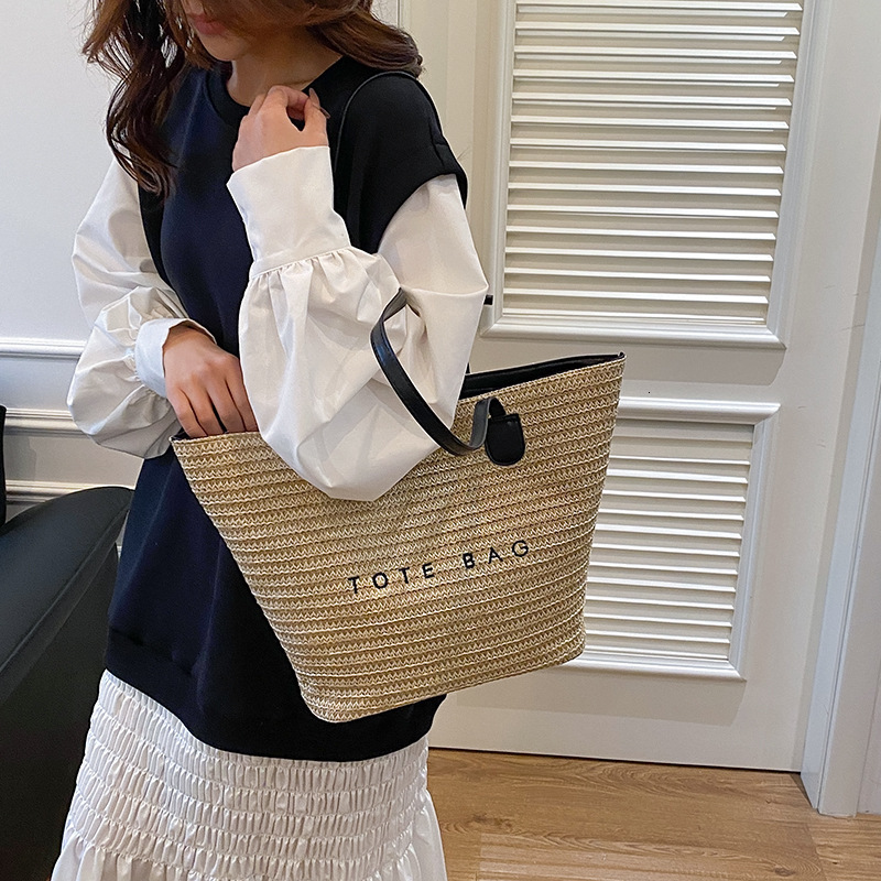 Luxury Brand Designer Bag Straw Woven Bag For Women Large Capacity 2025 New Vacation Beach Straw Bag Woven Basket Commuter Tote Bucket Bag