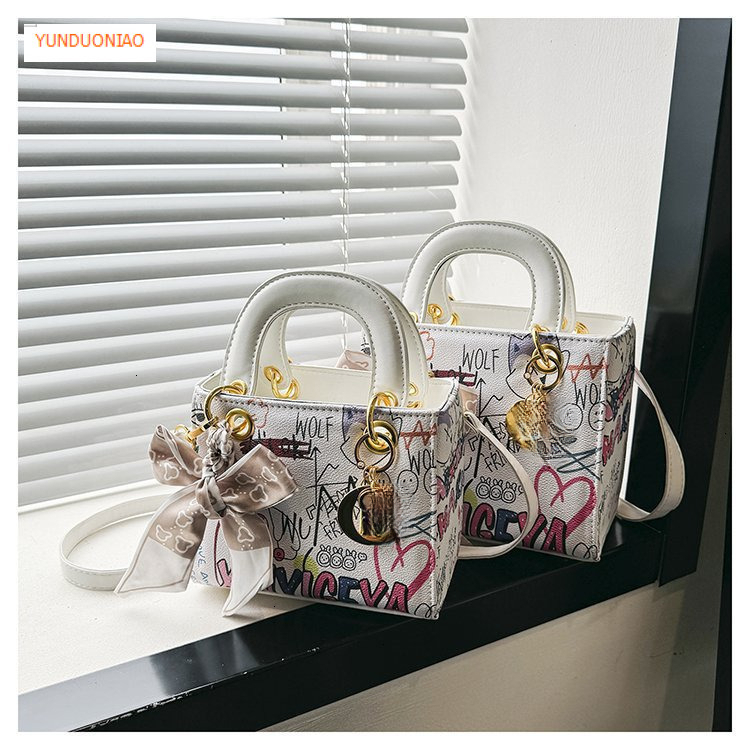 Graffiti pattern fashionable women's luxury handbag new fresh and fashionable autumn and winter designer bag trendy women's crossbody bag