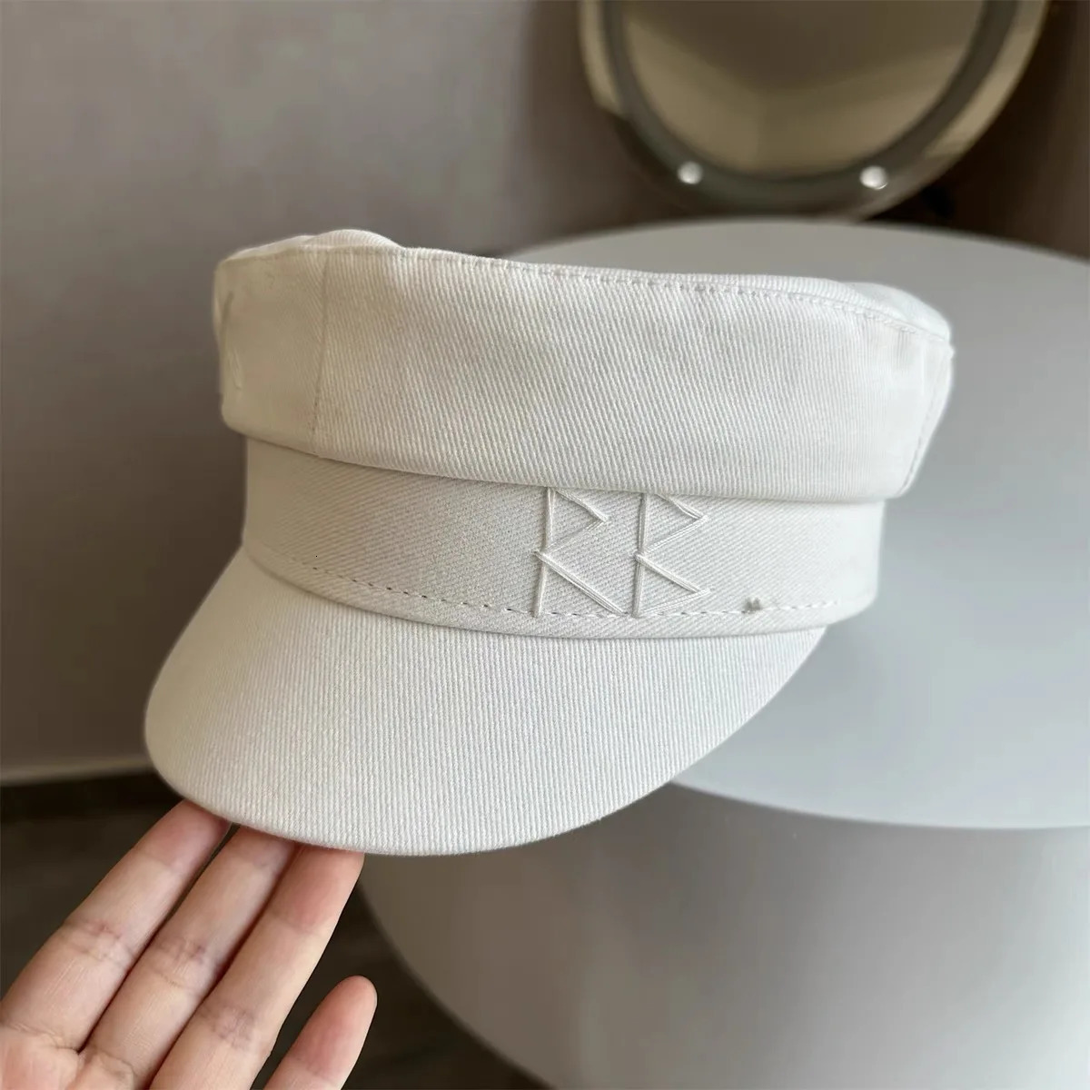 Cotton Letter Decorative Embroidered Flat Top Navy Hat Korean Fashion sboy Cap Baker Boy Hat Visor Gorras Mujer White Cap 251017