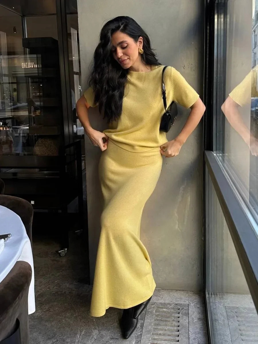 Wolfeel Summer Soft Knit Set Womens Short Sleeve Pullover Top Skirt Solid Color Elegant Minimalist Two Piece Set 251014