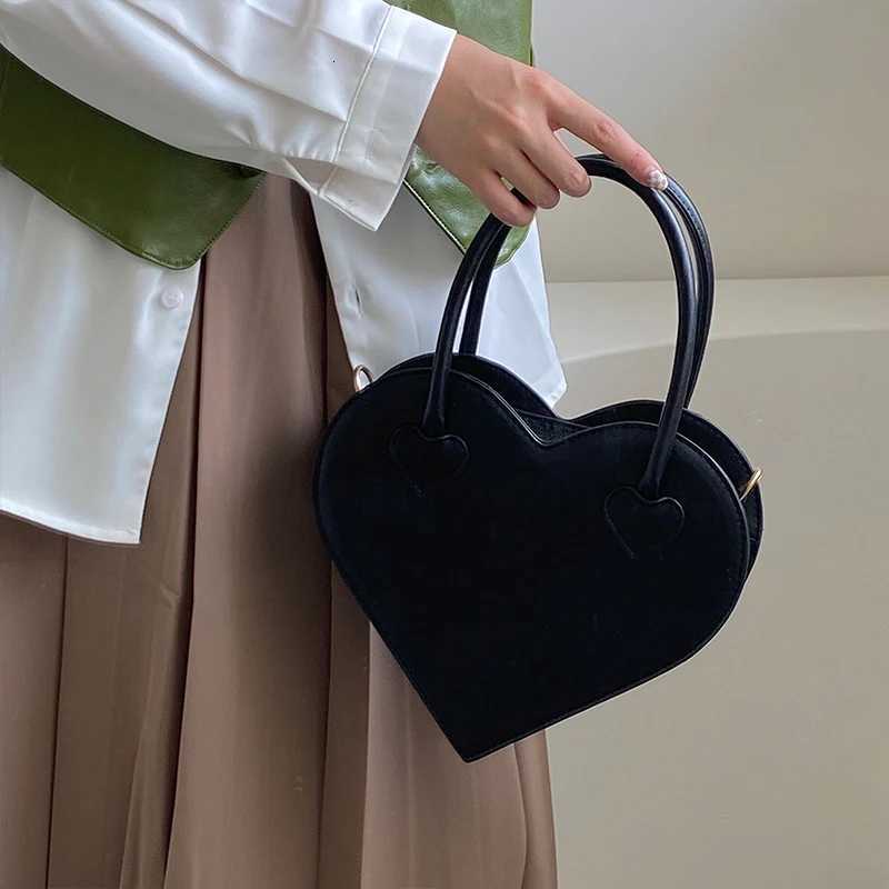 Fashion Design Womens Shoulder Bag Vintage Cool Girls Love Heart Handbags Retro Female Black Small Tote Purse Messenger Bags Z251018