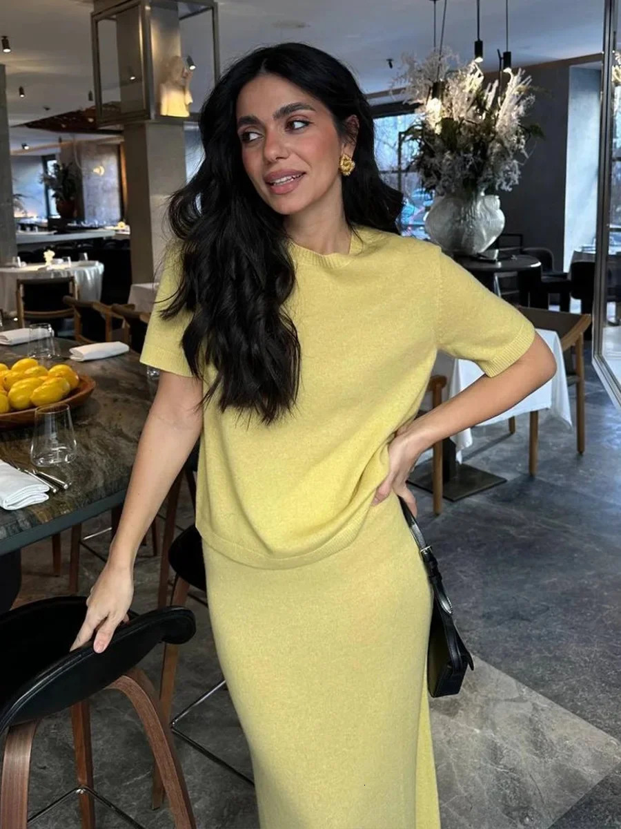 Wolfeel Summer Soft Knit Set Womens Short Sleeve Pullover Top Skirt Solid Color Elegant Minimalist Two Piece Set 251014