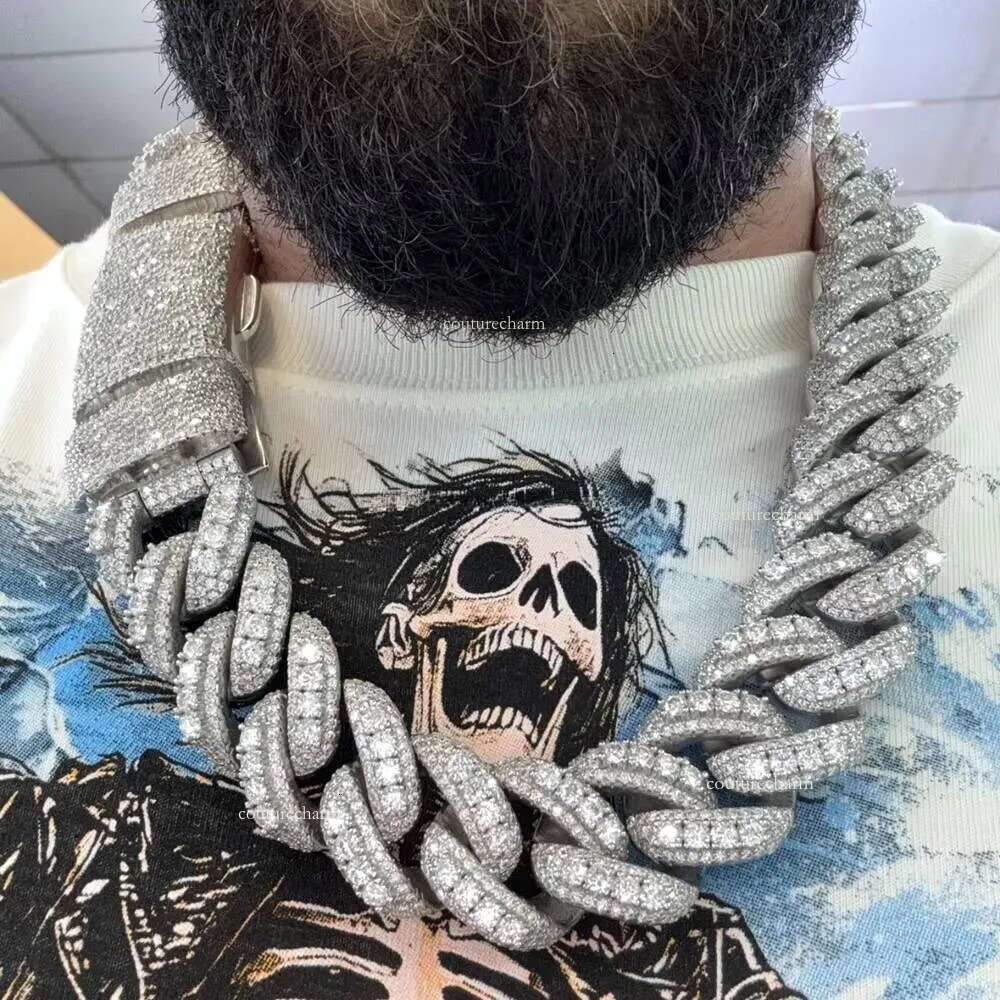 Yu Ying Customized Lock Heavy Hip Hop 30MM Iced Out Moissanite Raised S VVS Dia Cuban Link Chain Necklace