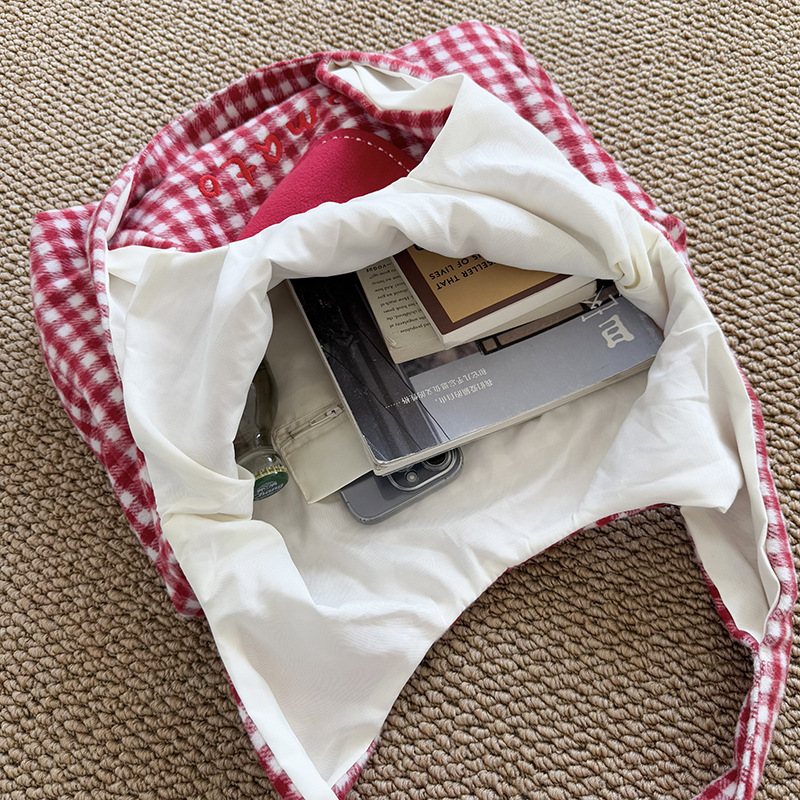 New Korean designer plaid cartoon women's handbag, cute and fashionable commuting bag, casual hot selling shoulder bag