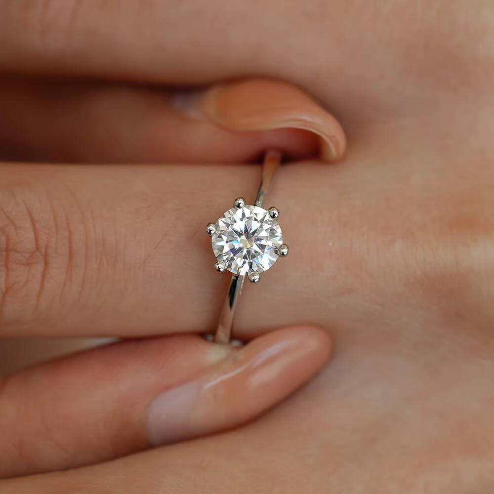 Wholesale Jewelry 051ct2ct3ct Classic Six Claws Wedding Engagement 925 Sterling Silver Diamond Moissanite Ring for Women
