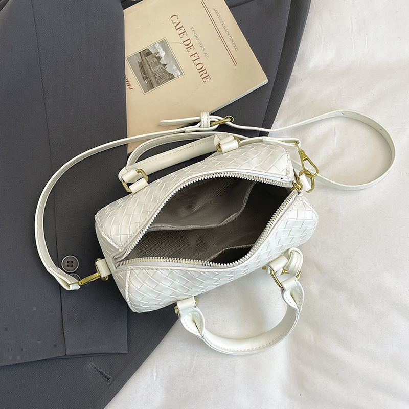 Luxury Brand Designer Bag Spring Summer New Handheld Boston Bag Woven Bag Business Commuter Travel Bag Single Shoulder Crossbody Handbag