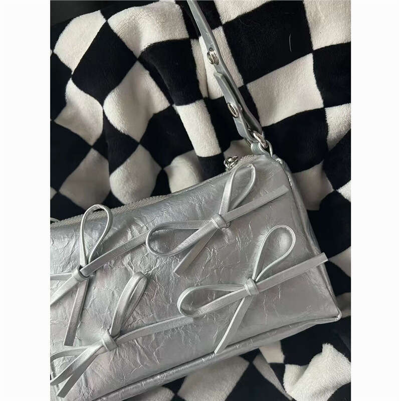 High-Value Ins Niche Designer Bags Mini Silver Bow Shoulder Small Designer Bags Square Chain Underarm Designer Bags Bag for Women