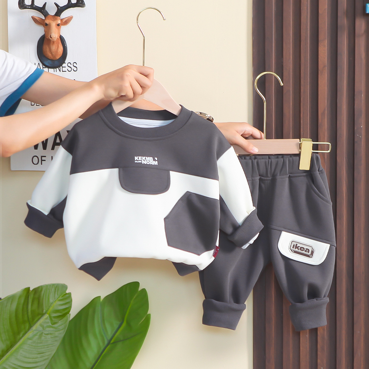 Baby clothes autumn new handsome boys' patchwork contrasting color hoodie two-piece set 7-9 months 1-2 years old baby