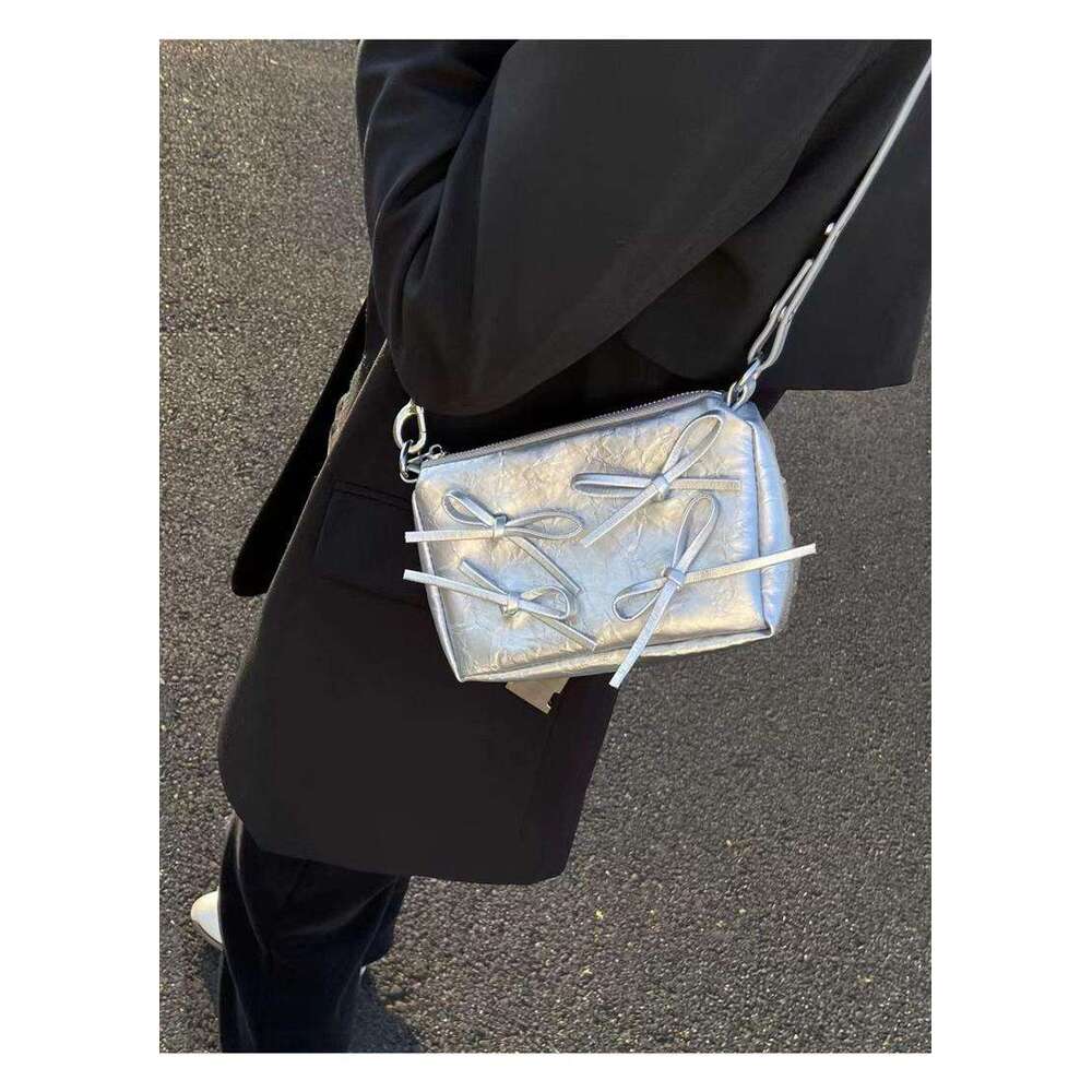 High-Value Ins Niche Designer Bags Mini Silver Bow Shoulder Small Designer Bags Square Chain Underarm Designer Bags Bag for Women
