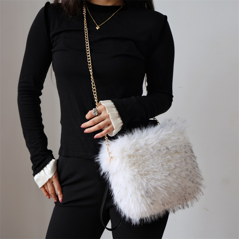 Free shipping Design Package Autumn Winter New Plush Mobile Phone Bag Crossbody Bag Handheld Zero Wallet Crossbody Cool Sassy Raccoon Hair Imitation B