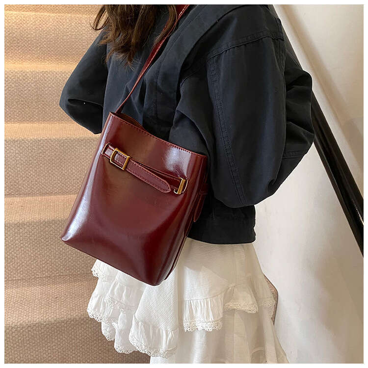 Designer Bags High-Quality Texture Small for Women 2025 Spring New Versatile Crossbody Fashionable Super Popular Single Shoulder Bucket Bag