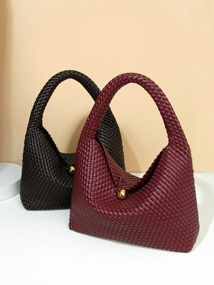 fashionable large-capacity hand-woven bag for making dumplings, crescent-shaped bag, high-end simple mother-and-daughter style cross-body bag, shoulder bag Bucket bag