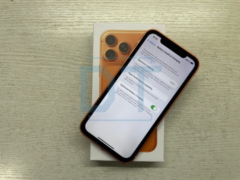 Apple Original iphone 11 in iphone 17 pro style phone Unlocked with iphone 11 Covert to iphone17Pro box sealed 4G RAM smartphone,A+Excellent Condition