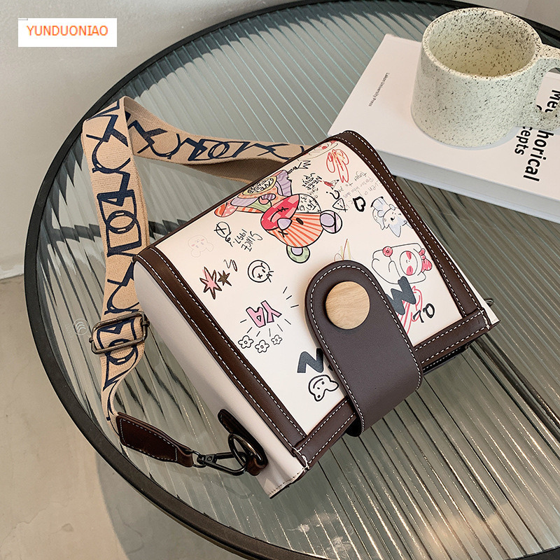 New autumn and winter designer bags trendy luxury handbags women's crossbody bags new fashion broadband cartoon teddy bear pattern bucket bags