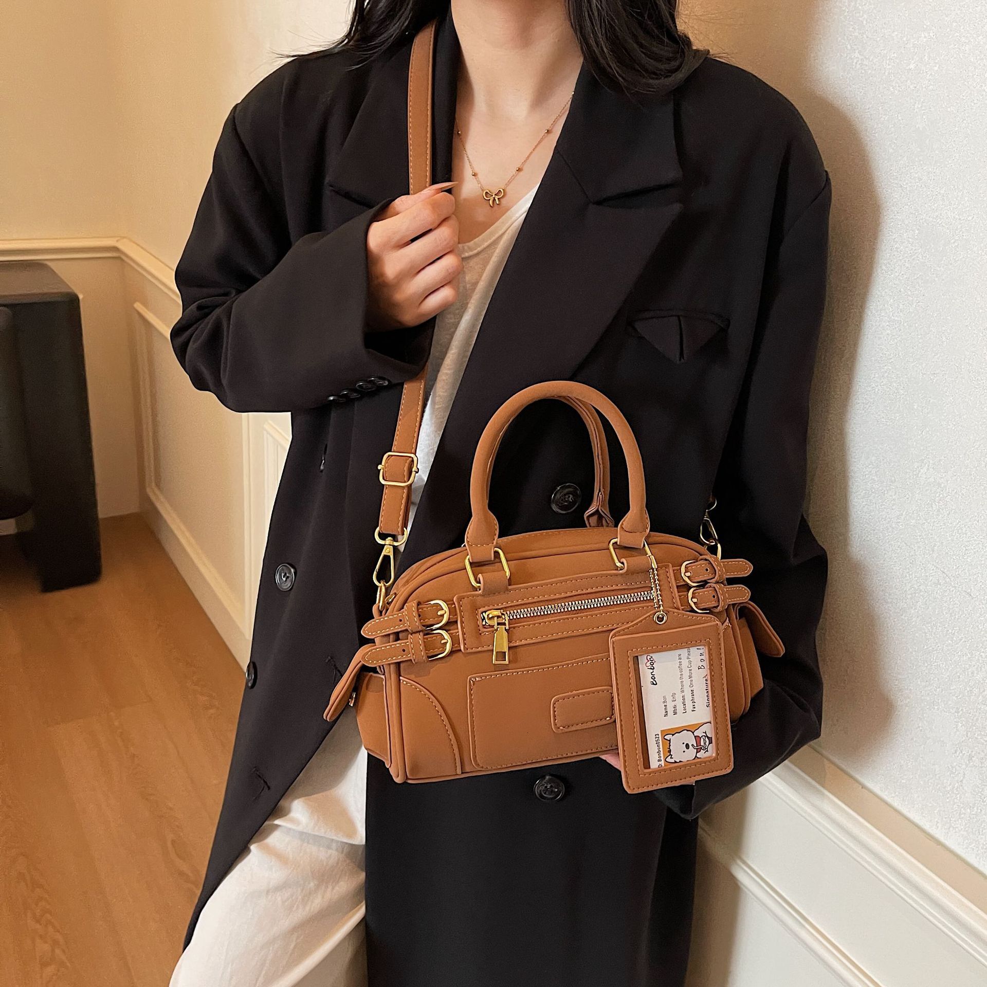 Luxury Brand Designer Bag Post-Apocalyptic Style Motorcycle Bag For Women, Autumn/Winter 2025 New Trendy Fashion Bowling Bag, Versatile Shoulder Cross