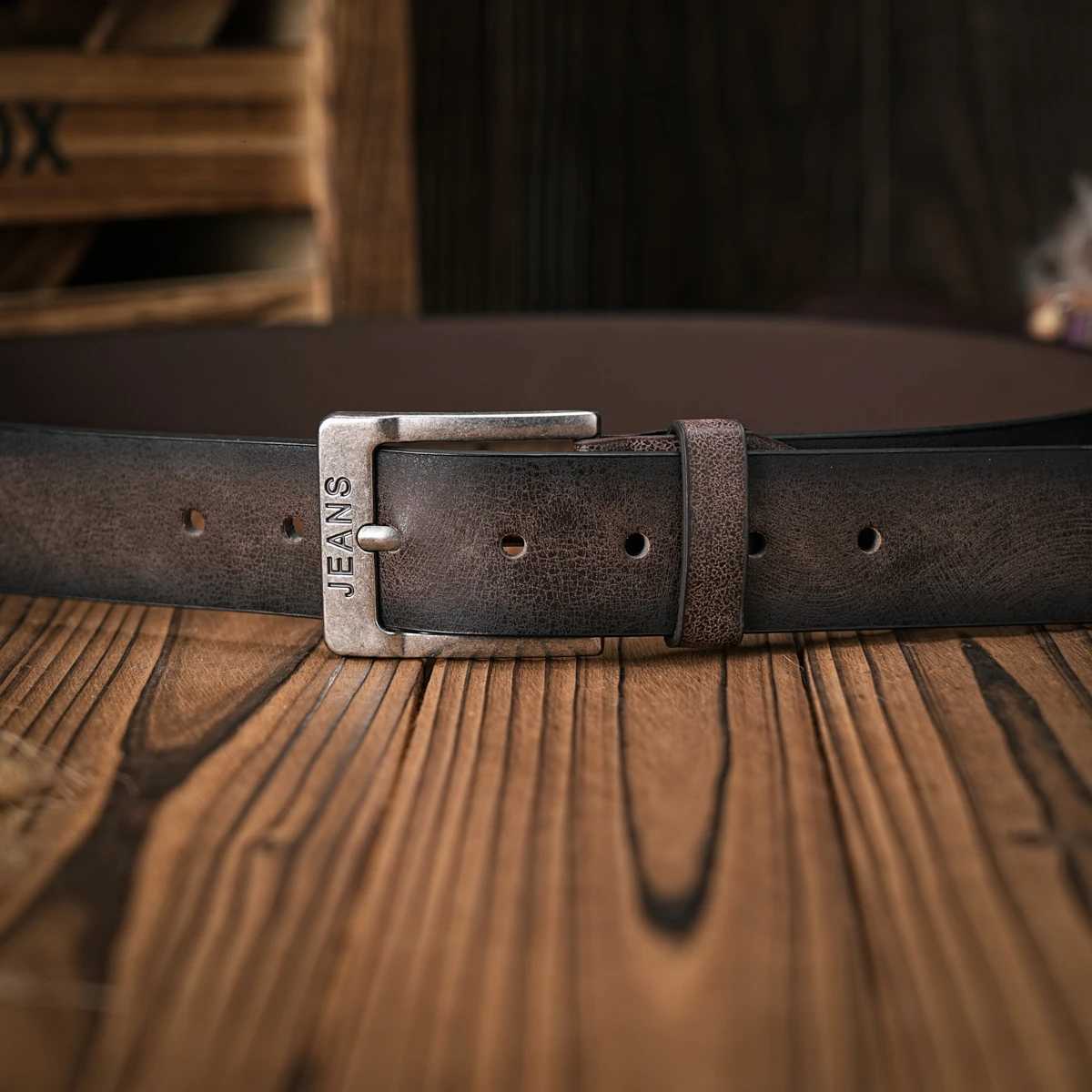 A mens and womens casual retro belt Western style PU leather belt with metal buckle suitable for daily work wear W251018
